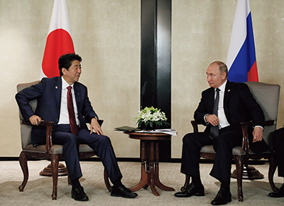 日露首脳会談(11月14日、シンガポール 写真提供:内閣広報室)