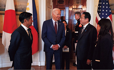 日米比首脳会合（4月11日、米国・ワシントンD.C.　写真提供：首相官邸ホームページ）