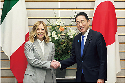 日伊首脳会談（2月5日、東京　写真提供：首相官邸ホームページ）