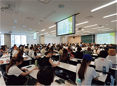 「外交講座」における日本の外交政策に関する講義の様子（7月5日、名城大学）