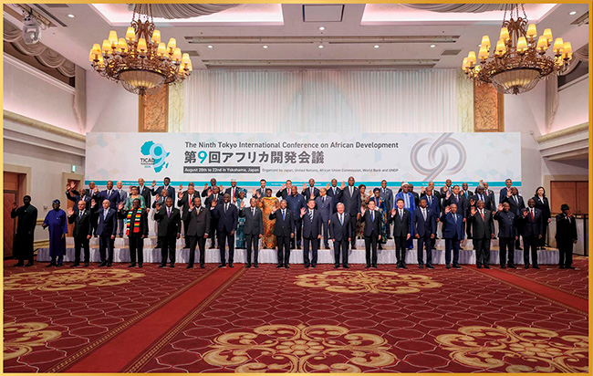 TICAD 9参加首脳による写真撮影(8月20日、横浜 写真提供:首相官邸ホームページ)