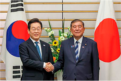 日韓首脳会談（8月23日、東京　写真提供：首相官邸ホームページ）