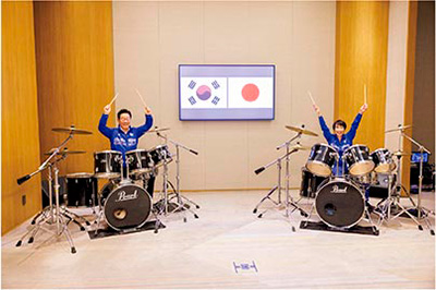 日韓両首脳によるドラムセッションの様子（2026年1月13日、奈良　写真提供：首相官邸ホームページ）