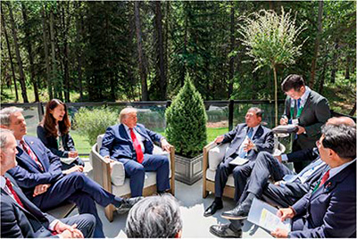 G7カナナスキス・サミットにおける日米首脳会談（6月16日、カナダ・カナナスキス　写真提供：首相官邸ホームページ）