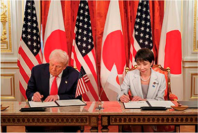 共同声明署名式（10月28日、東京　写真提供：首相官邸ホームページ）