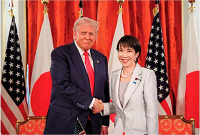 同共同声明署名後に握手を交わす高市総理大臣とトランプ大統領（10月28日、東京　写真提供：首相官邸ホームページ）