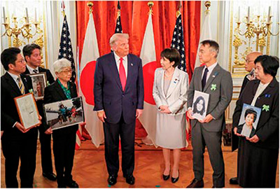 拉致被害者御家族等との面会（10月28日、東京　写真提供：首相官邸ホームページ）
