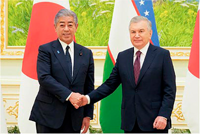 岩屋外務大臣によるミルジヨーエフ・ウズベキスタン大統領への表敬(8月27日、ウズベキスタン・タシケント)