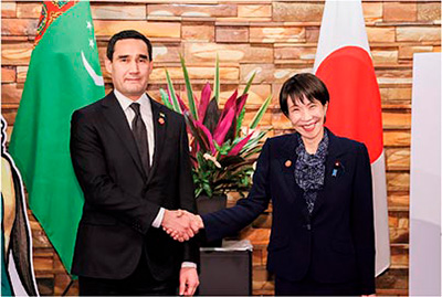 日・トルクメニスタン首脳会談(12月20日、東京 写真提供:首相官邸ホームページ)