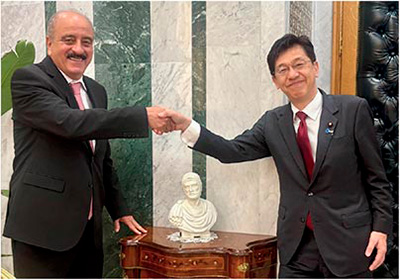 ナフティ・チュニジア外務・移民・在外チュニジア人相と会談する松本外務大臣政務官(5月5日、チュニジア・チュニス)