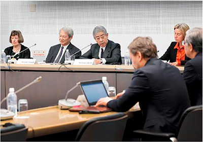 「核兵器のない世界」に向けた国際賢人会議第6回会合で挨拶を行う岩屋外務大臣（3月30日、東京）