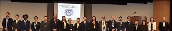 開会式における参加国代表の集合写真（12月2日、外務省）