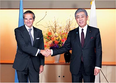 外務省賓客として来日したグロッシーIAEA事務局長と岩屋外務大臣（2月18日、東京）