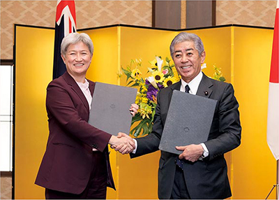 協力覚書に署名した岩屋外務大臣とウォン・オーストラリア外相(9月5日、東京)