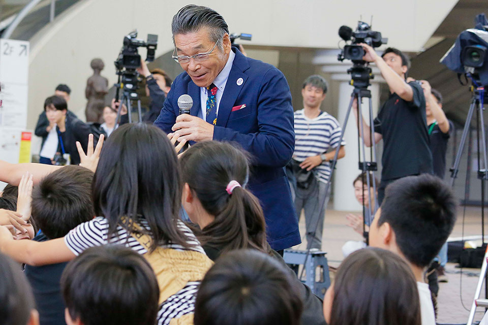 （写真）歓迎の意を伝える、ウェルカムボードを作成 3