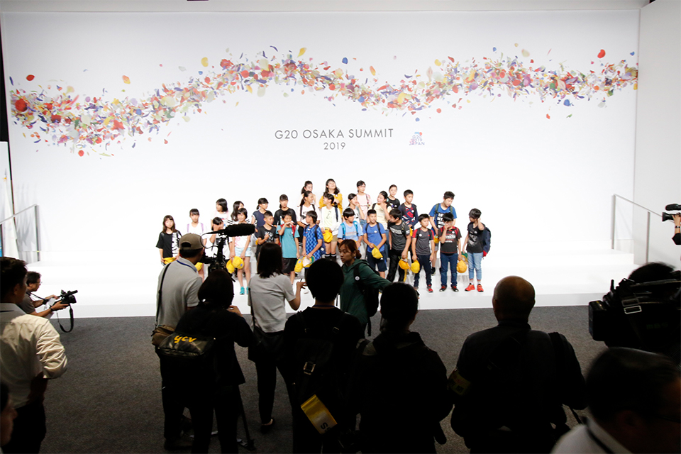 （写真）市民ら約2,000名が本会議場などを見学 3