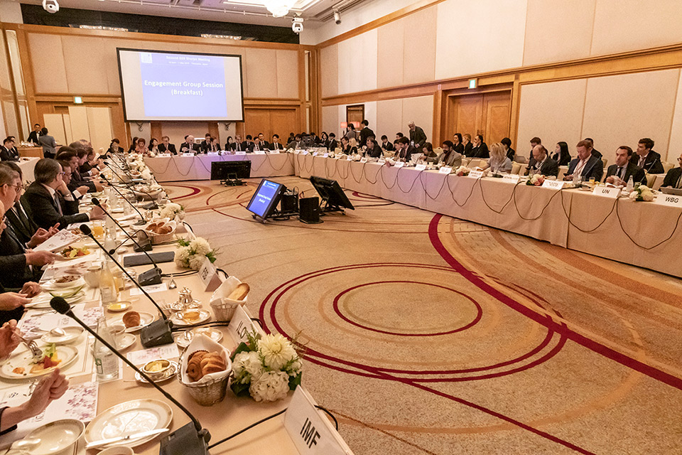 （写真）エンゲージメント・グループとの協議 3