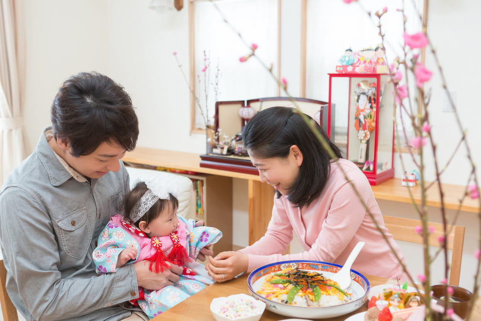 （写真）古来から続く春の風物詩「花見」 1