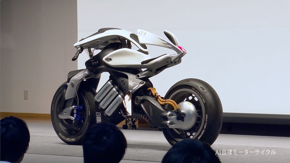 （写真）AI自律モーターサイクル