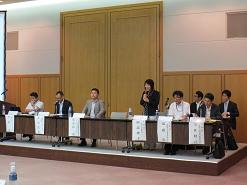 （写真）阿部政務官による挨拶
