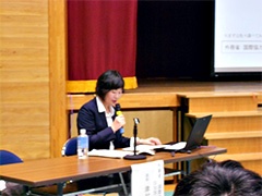 (写真2)講師の国際協力局国別開発協力第三課の津村課長補佐