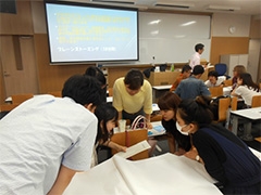 （写真2）今回の出前講座では，「日本の開発協力について」というテーマで講義を行いました。