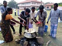 （写真4）酪農家組合内研修：Dairy Farmers Festival前、組合によるミルクライス製造