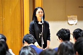 (写真1)国際協力局開発協力企画室の松浦首席事務官を講師として講義を行いました