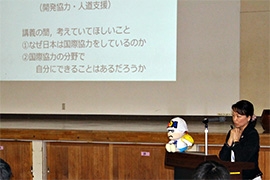(写真2)「日本の国際協力」というテーマで講義を行いました