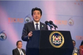 (写真1)TICAD VI開会セッション及び全体会合1にて共同議長を務める安倍総理大臣2016年8月27日,28日