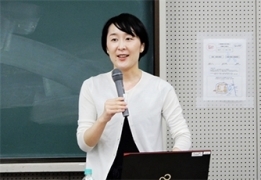 (写真2)「ODA総論及び国際協力の仕事について」をテーマに講義を行いました