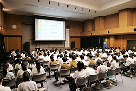 （写真1）「ODAとは？海外で通用する日本人の心構えとは？」をテーマに講義を行いました