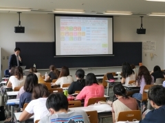 (写真1) SDGsの達成に向けたODAの分野別取組をテーマにした講義を行いました