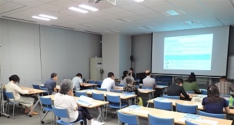 (写真)「気候変動対策とODAから見る日本の外交」をテーマにした講義