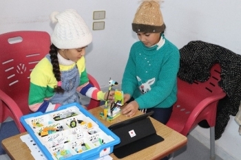 (写真11)ロボット作りの様子