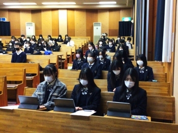(写真2)講義を受ける富山国際大学付属高等学校のみなさん
