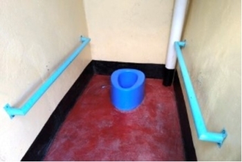 (写真3)簡易トイレの様子