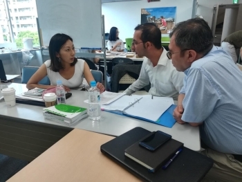 (写真5)会計指導の様子