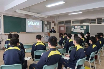 (写真3)紹介する様子