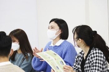 （写真2）質問をしている学生の様子