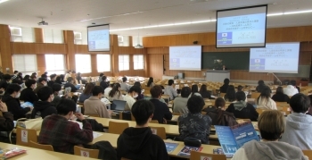 (写真1)ODA出前講座を受ける中京大学の学生さんたちの様子