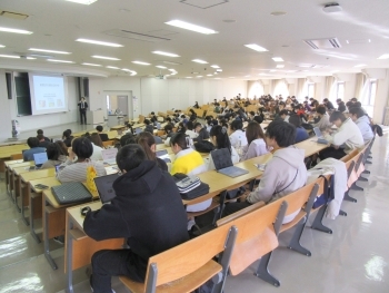 ODA出前講座の講義を受ける、中京大学の生徒さんの様子