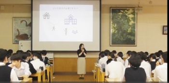 群馬県立中央中等教育学校の生徒がODA出前講座を受ける様子。