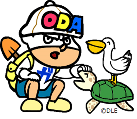 亀の頭をなでるODAマン（C）DEL