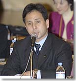 写真:遠山大臣政務官の冒頭挨拶
