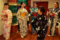 （写真7）ボランティア派遣（日本舞踊）