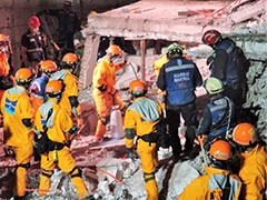 （写真1）昼夜を通して行われた救助チームによる捜索・救助活動【写真提供：JICA】