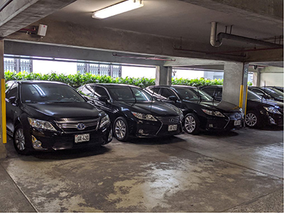 ペルー外務省公用車として活用される供与車両の写真。