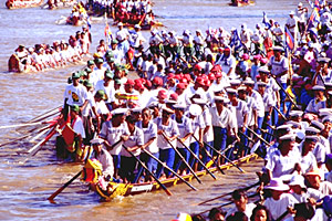 カンボジアの水祭りの写真
