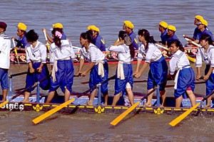 カンボジアの水祭りの写真